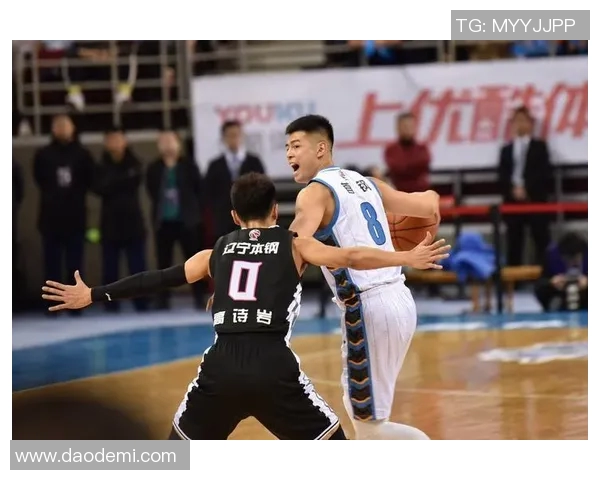 方硕的篮球之路：从青涩新秀到赛场明星的成长历程与心路历程